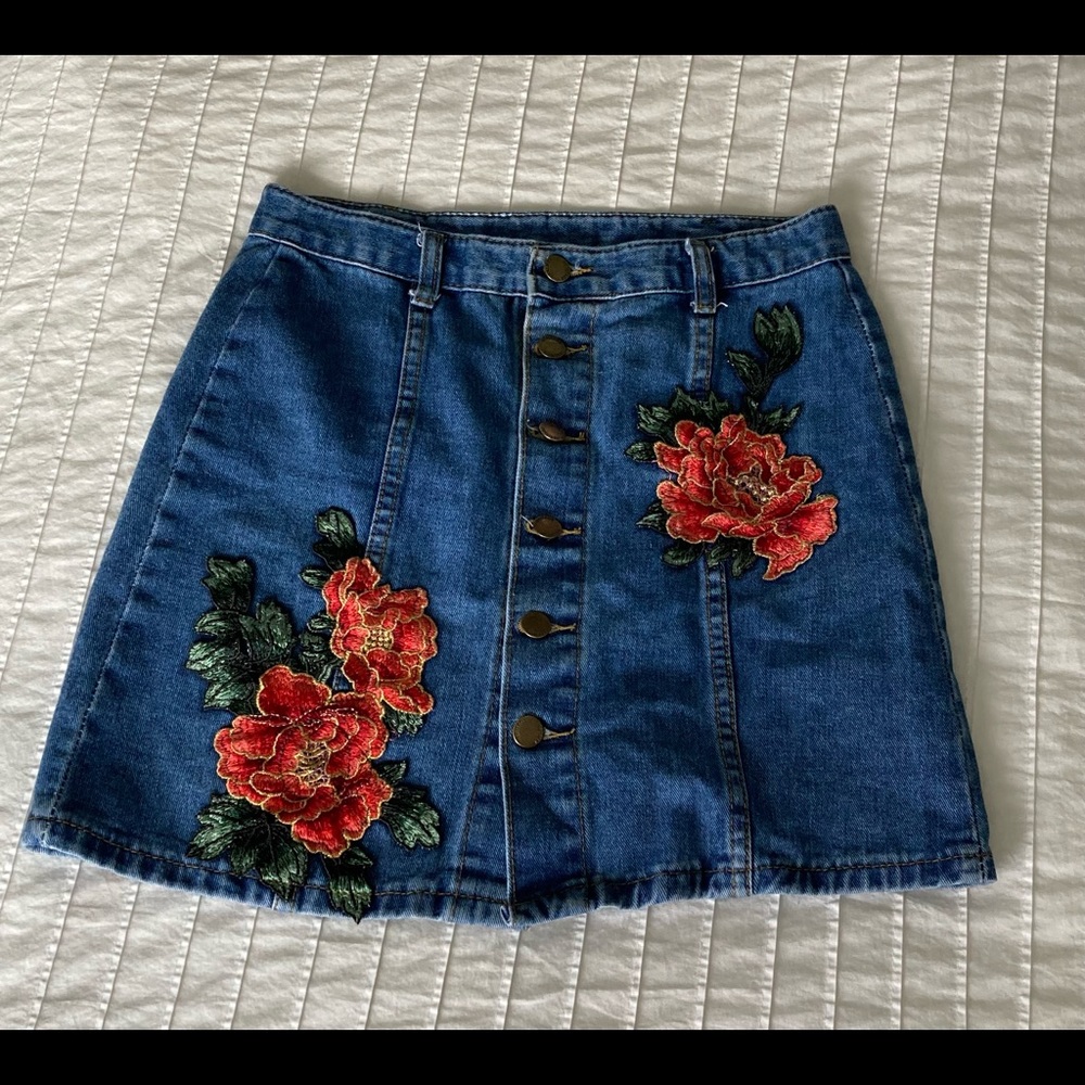 Embroidered denim skirt